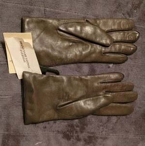 (NWT) Womens leather gloves